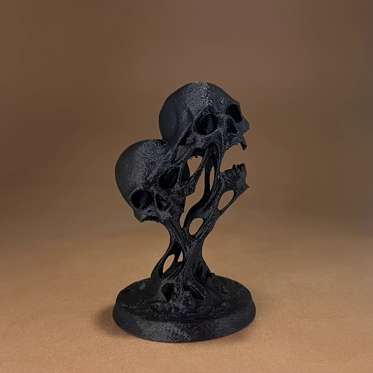 3D Printing Enthusiast - Estatua gótica de calavera derretida de